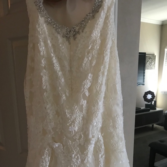 Wedding dress - Picture 4 of 6